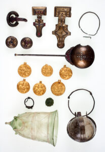 grave goods from Sarre Grave 4 including goblets, coins and jewellery